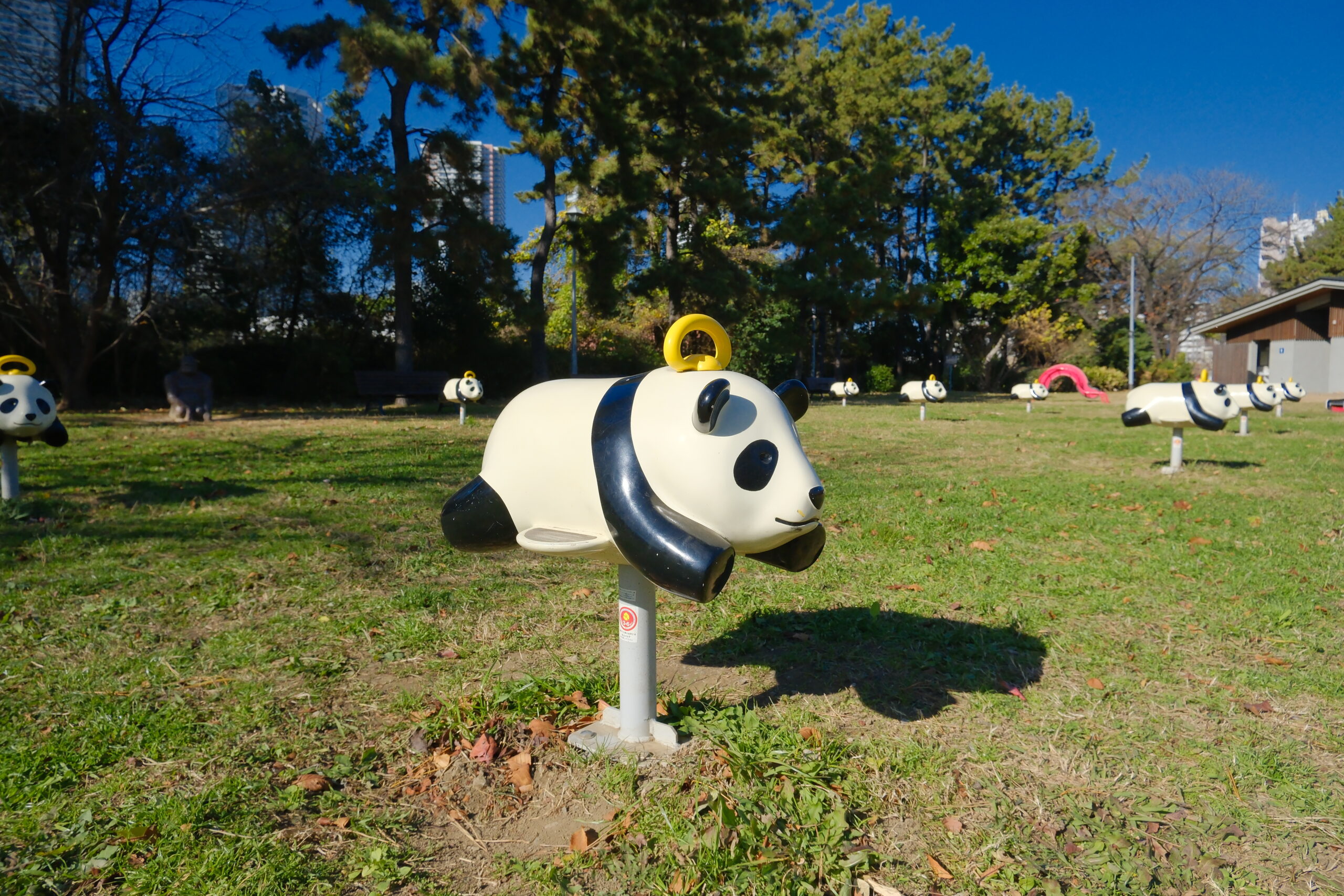 さよならパンダ…いや、君がいる！ 街の公園で待つ「愛されパンダ」に