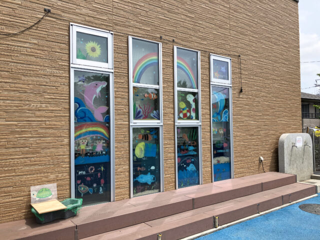 いろは親水公園の可愛い絵が描かれた管理事務所